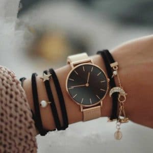 black-dial-and-gold-strap-women-watch.jpg June 26, 2019 49 KB